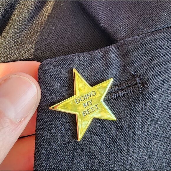 ⭐ Doing My Best Gold Star Enamel Pin ⭐ - Picture 6 of 9